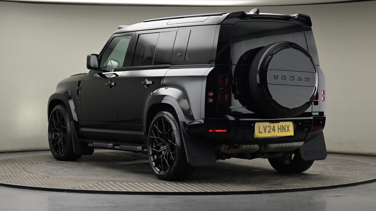 Land Rover Defender 110 Image 24