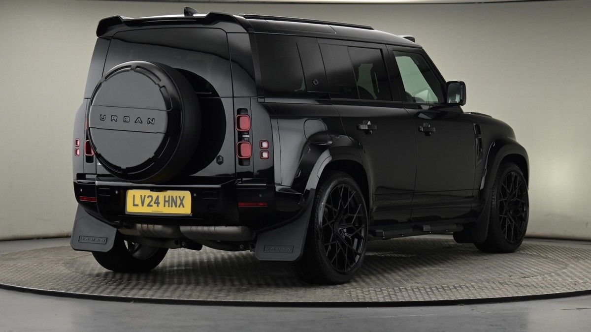 Land Rover Defender 110 Image 26
