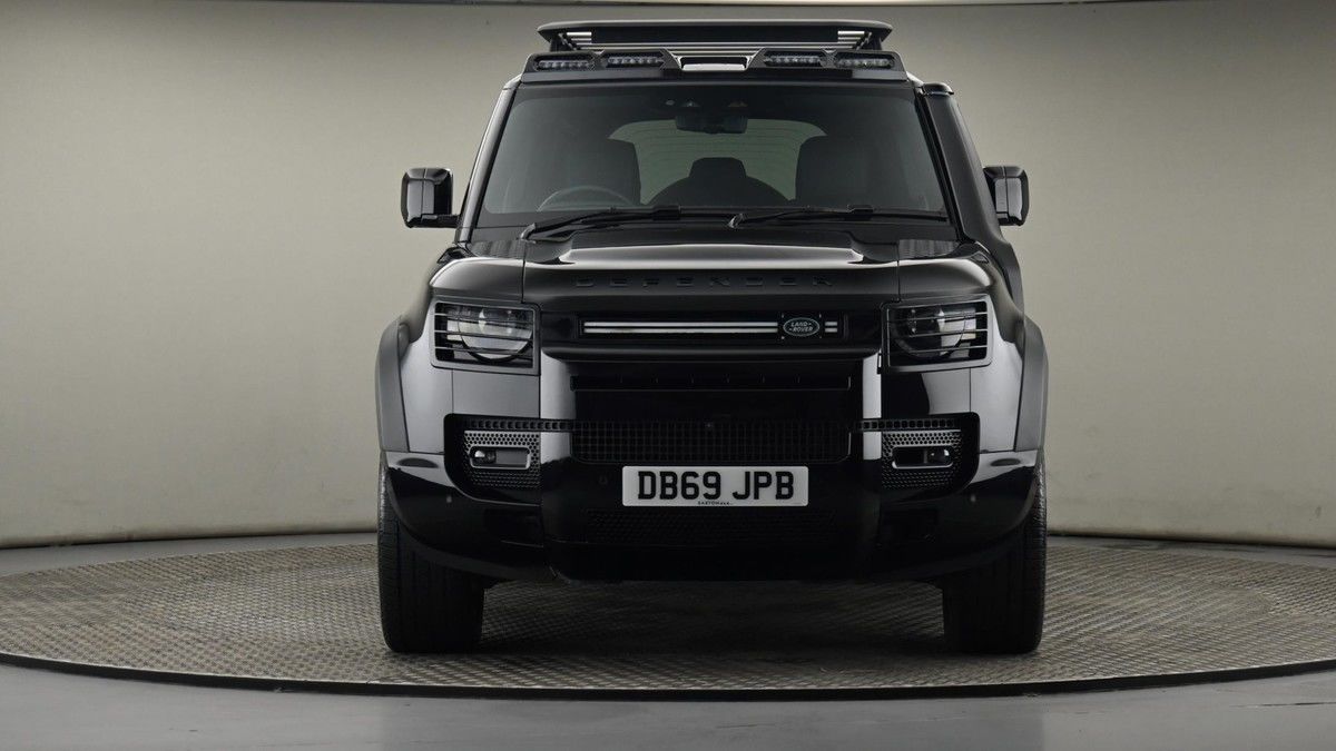 Land Rover Defender 110 Image 21