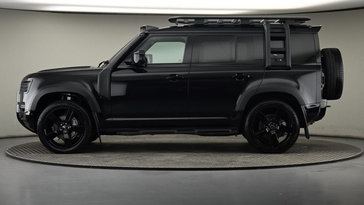 Land Rover Defender 110 Image 23