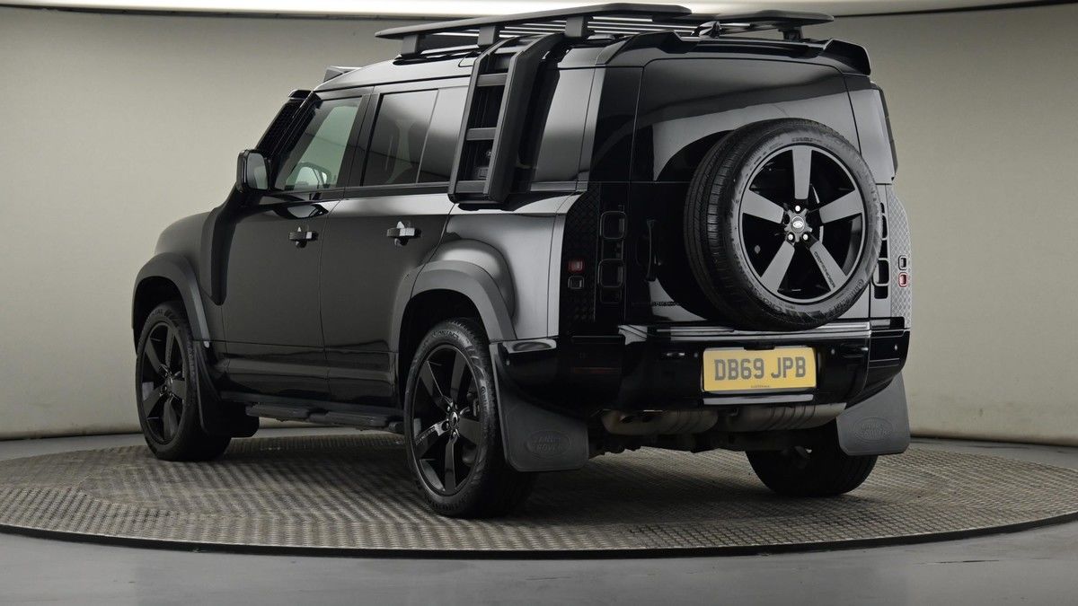 Land Rover Defender 110 Image 24