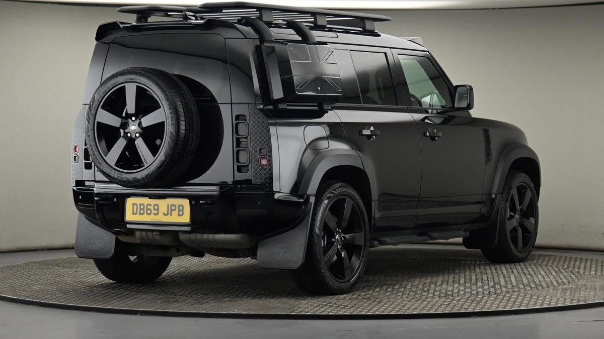 Land Rover Defender 110 Image 26