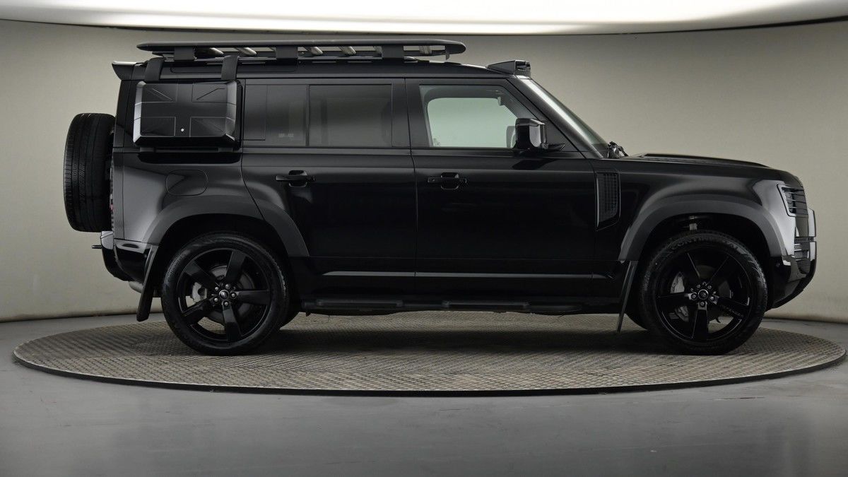 Land Rover Defender 110 Image 27