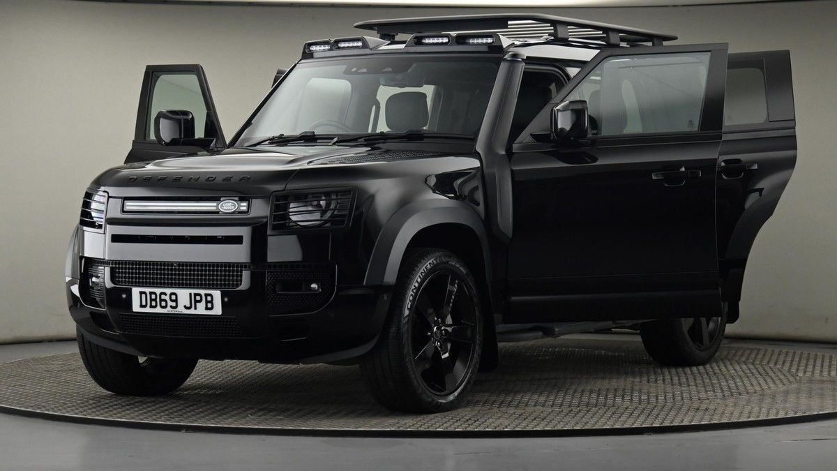 Land Rover Defender 110 Image 28