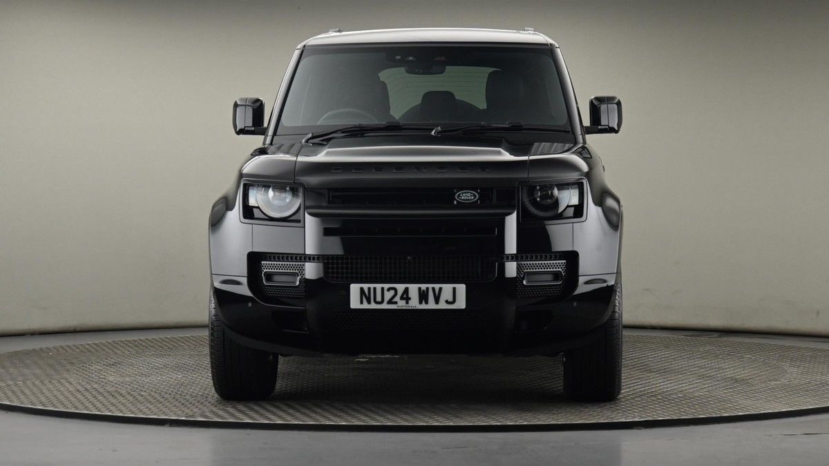 Land Rover Defender 110 Image 21
