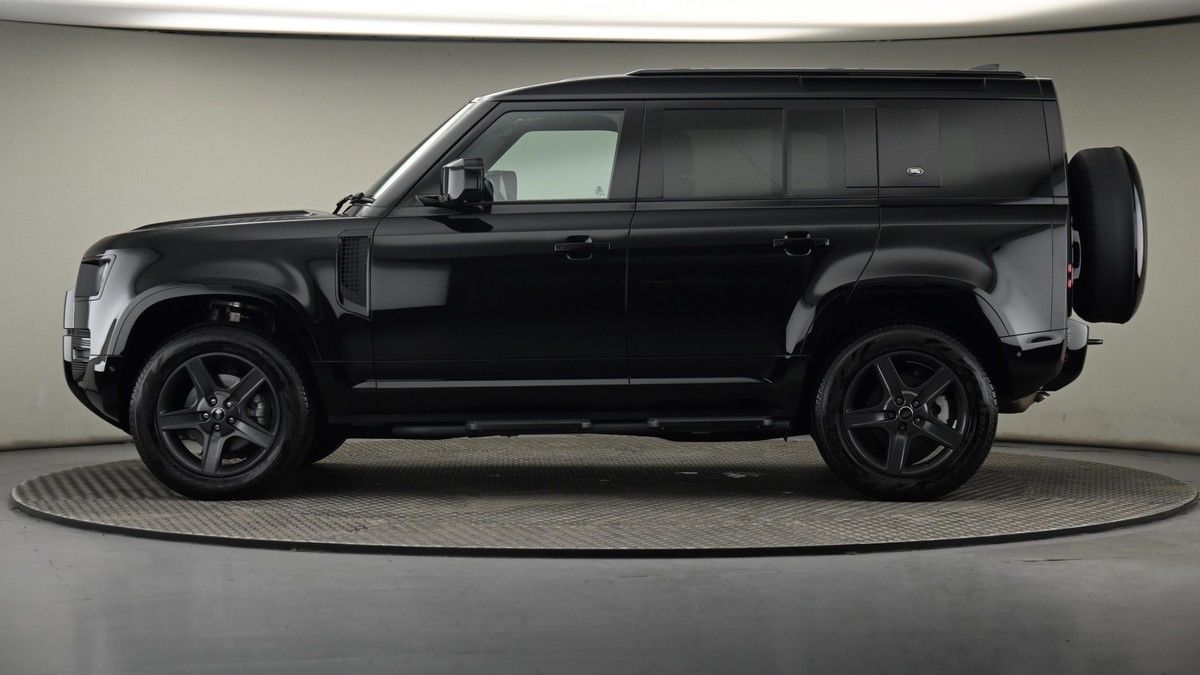 Land Rover Defender 110 Image 23