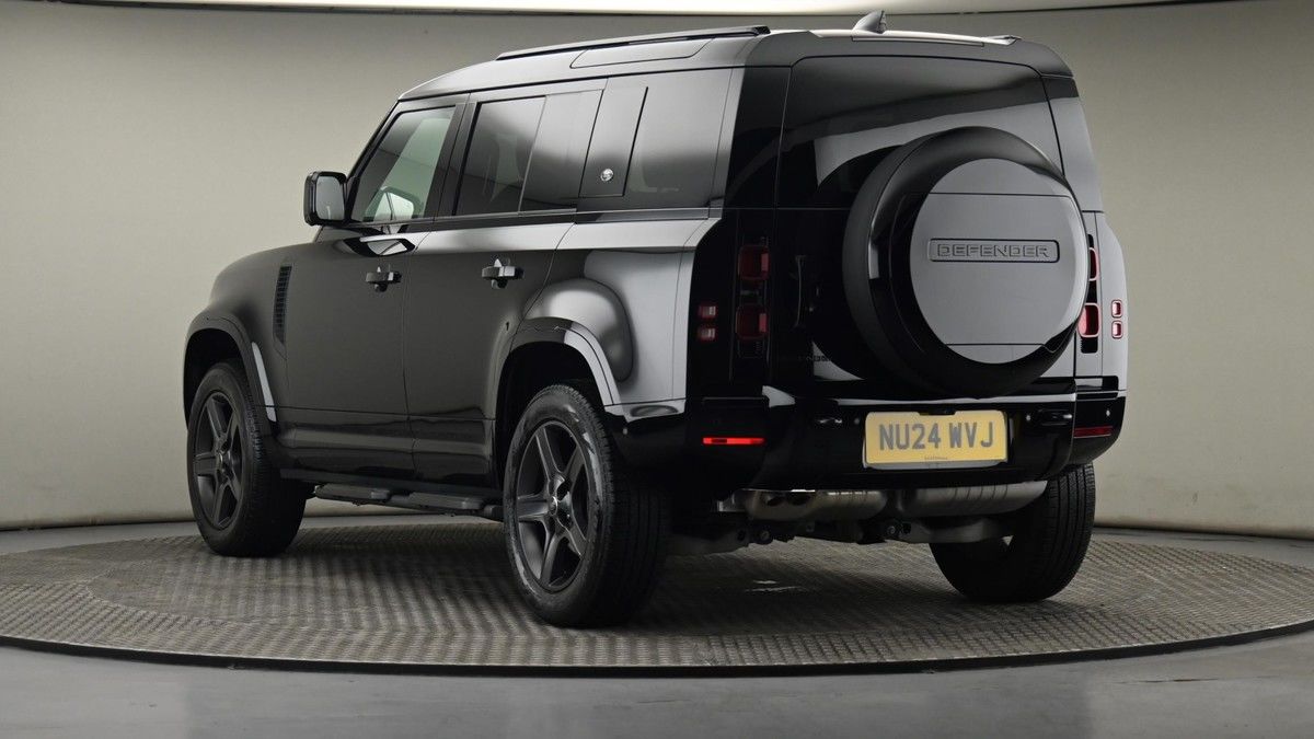 Land Rover Defender 110 Image 24