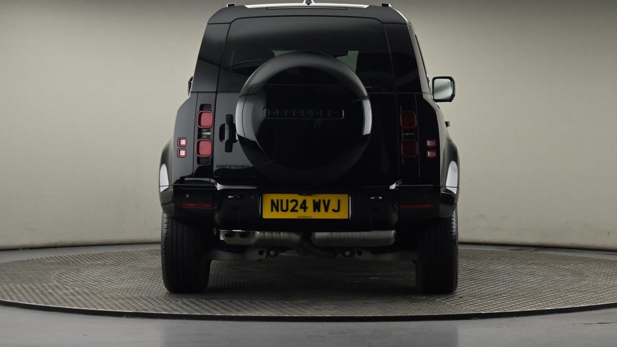 Land Rover Defender 110 Image 25