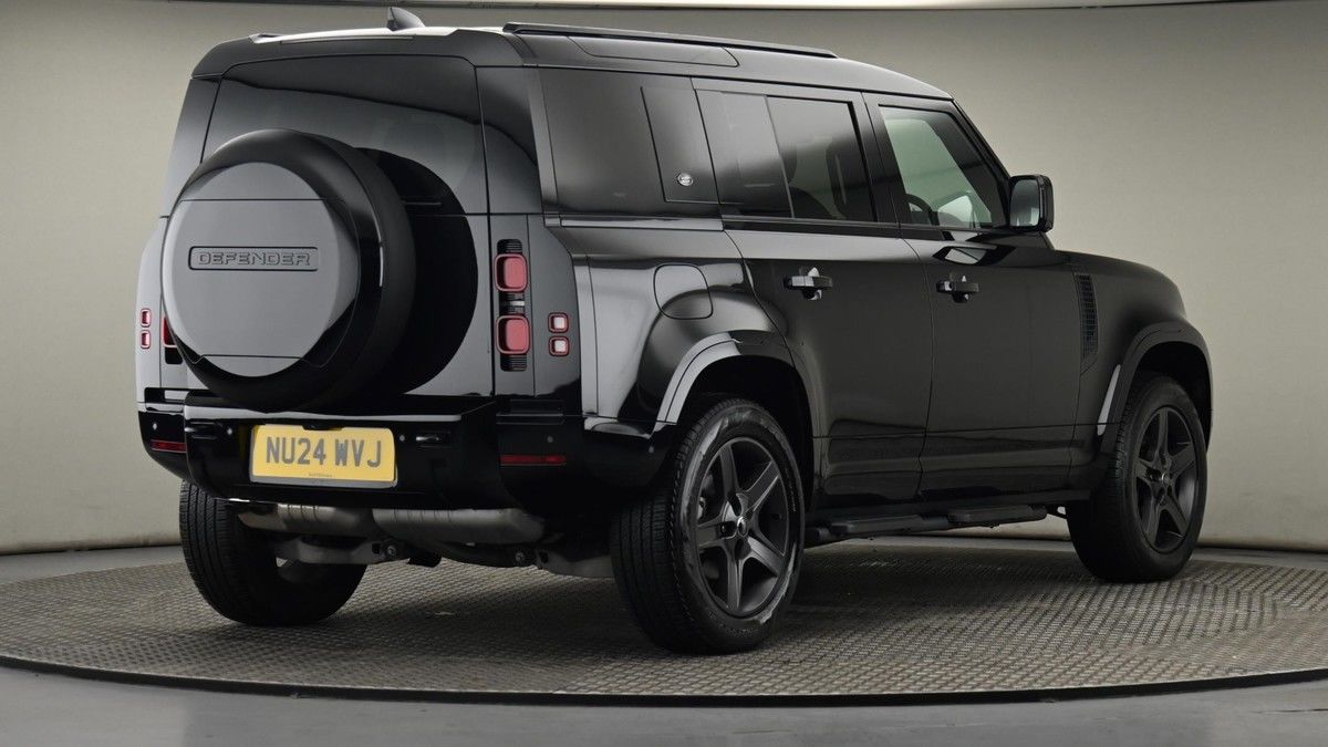 Land Rover Defender 110 Image 26