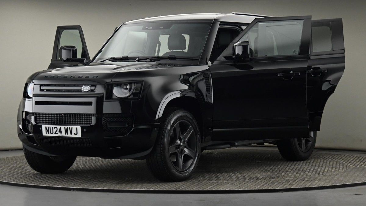Land Rover Defender 110 Image 28