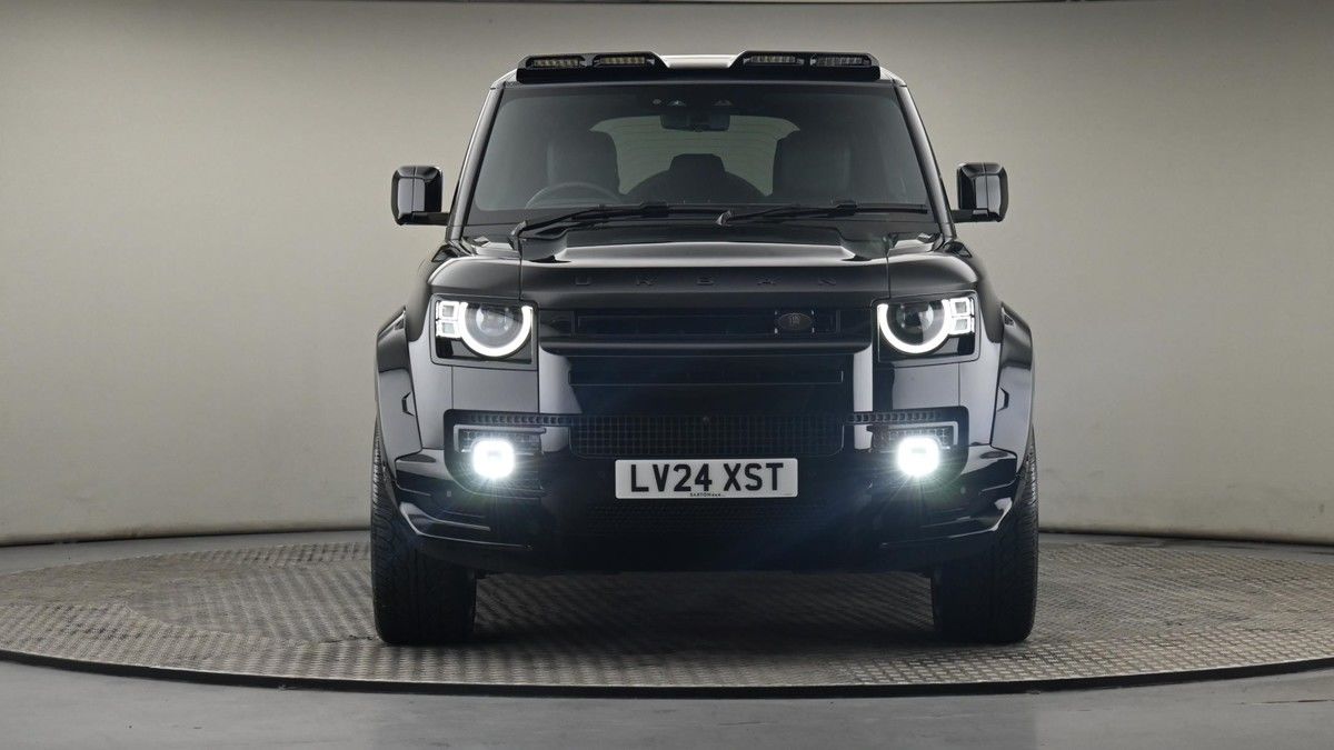Land Rover Defender 110 Image 21
