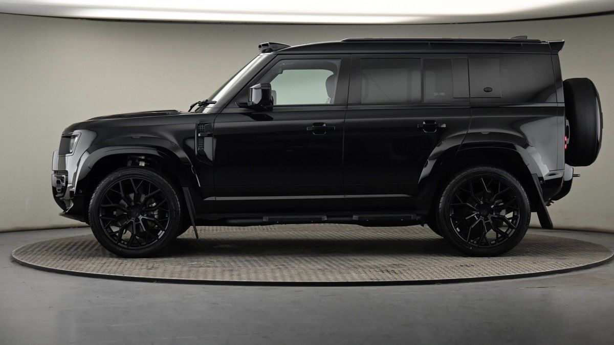 Land Rover Defender 110 Image 23