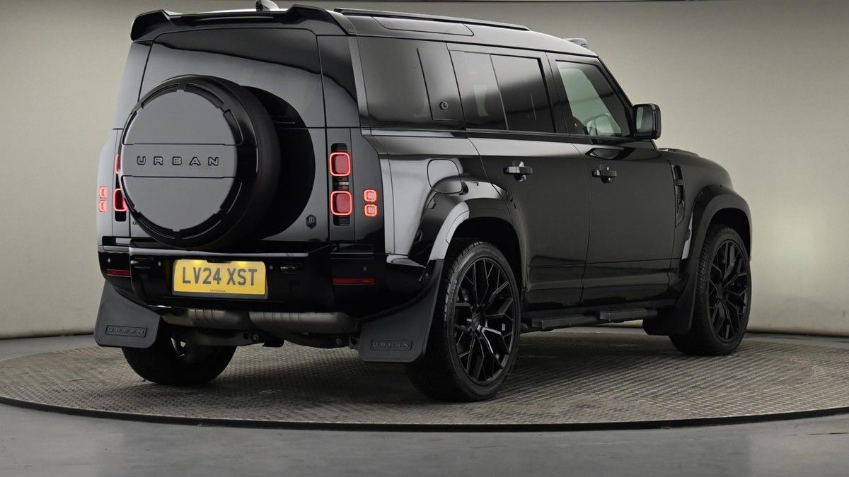 Land Rover Defender 110 Image 26