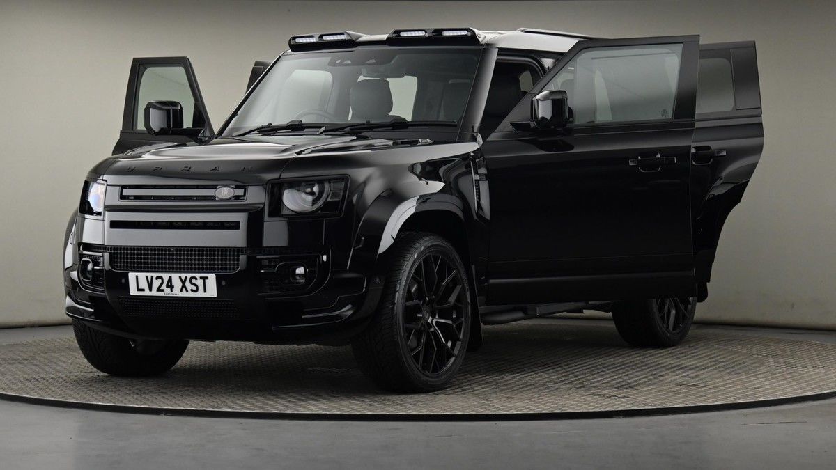 Land Rover Defender 110 Image 28