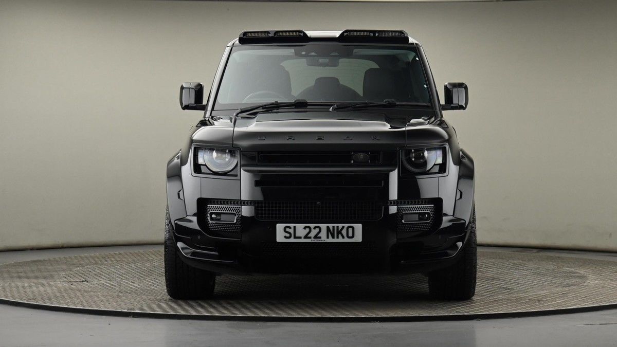 Land Rover Defender 110 Image 21