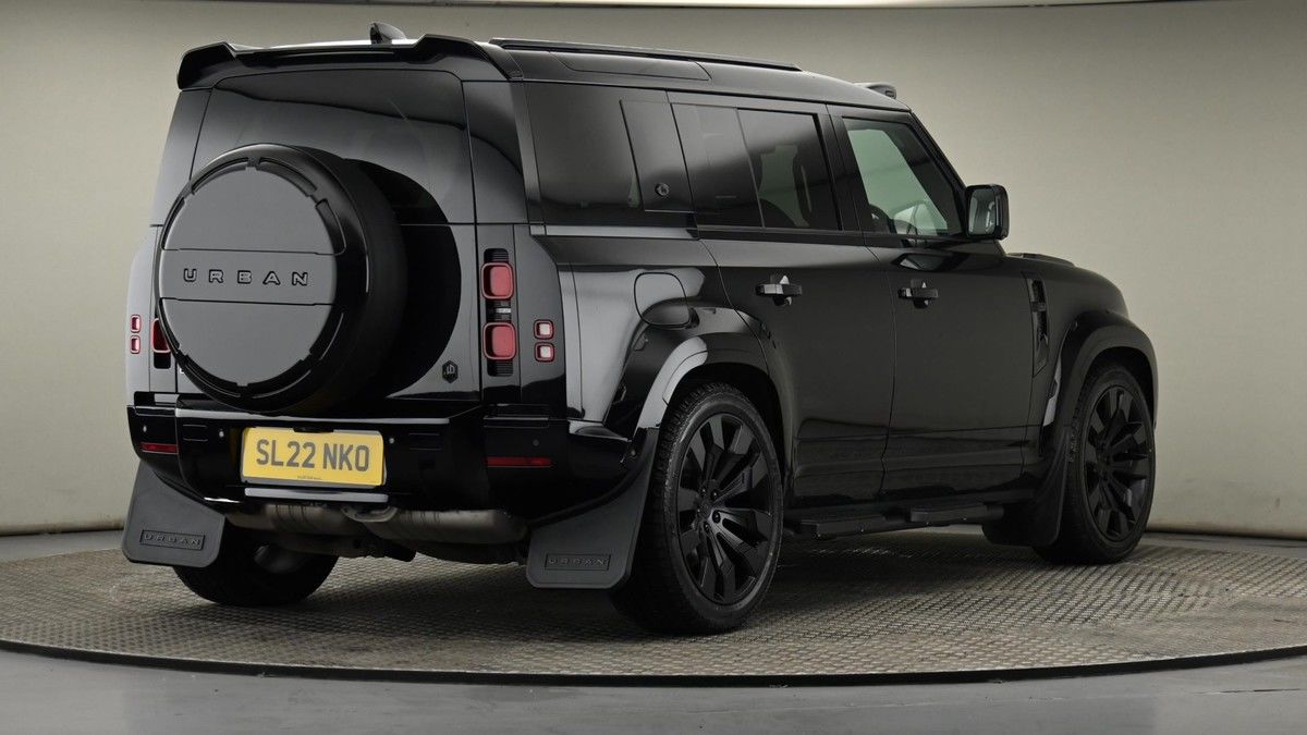 Land Rover Defender 110 Image 26