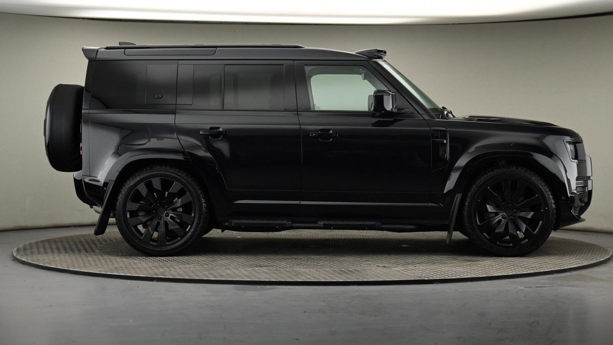 Land Rover Defender 110 Image 27