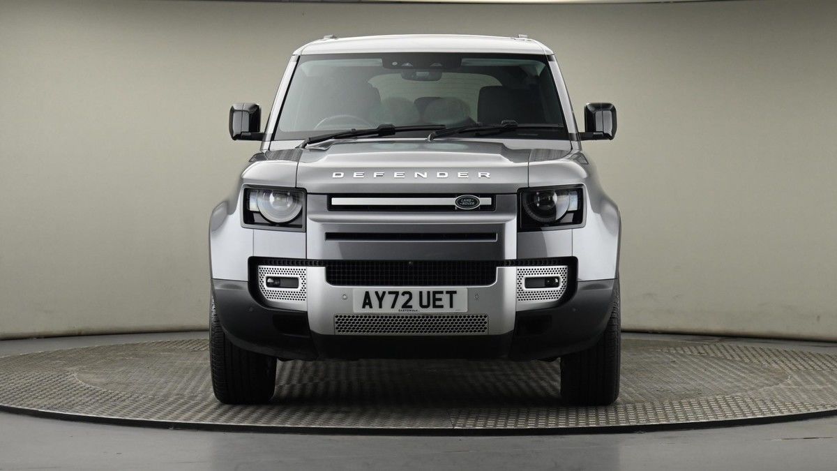 Land Rover Defender 110 Image 21