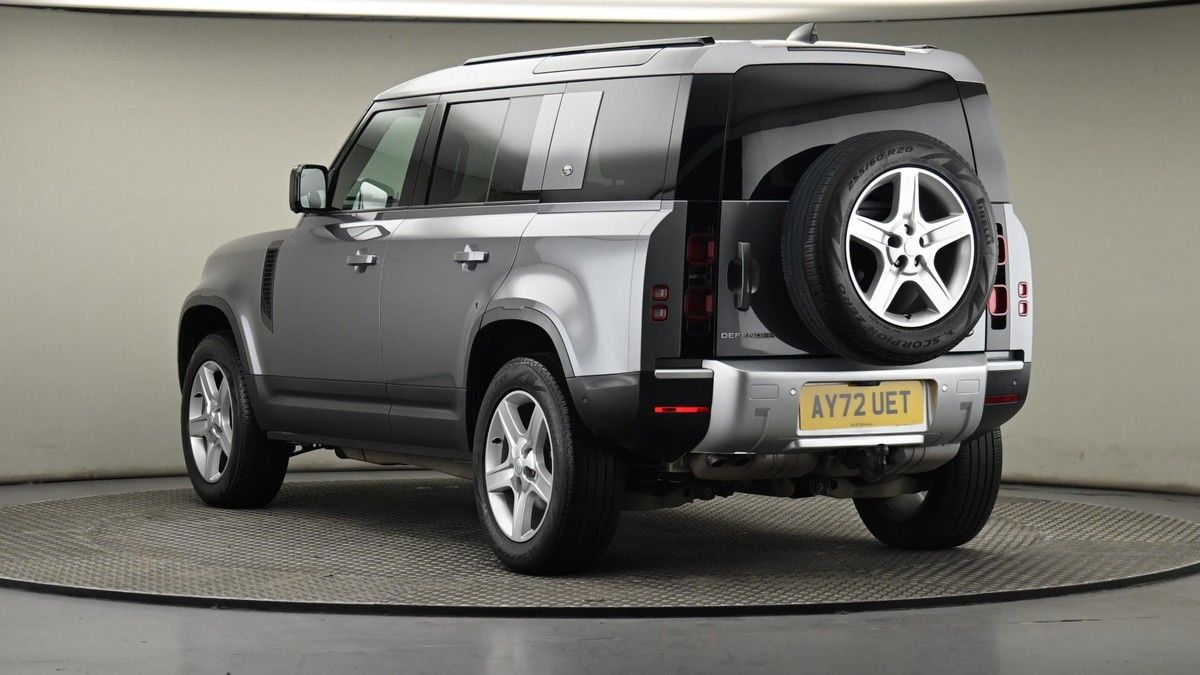 Land Rover Defender 110 Image 24