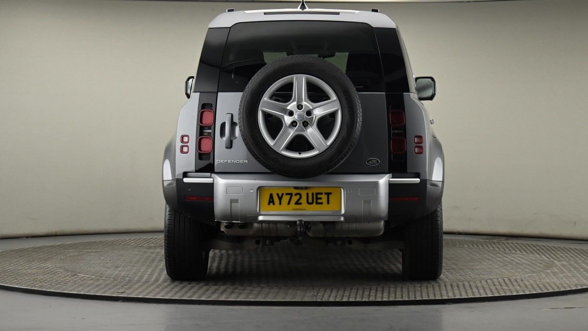 Land Rover Defender 110 Image 25