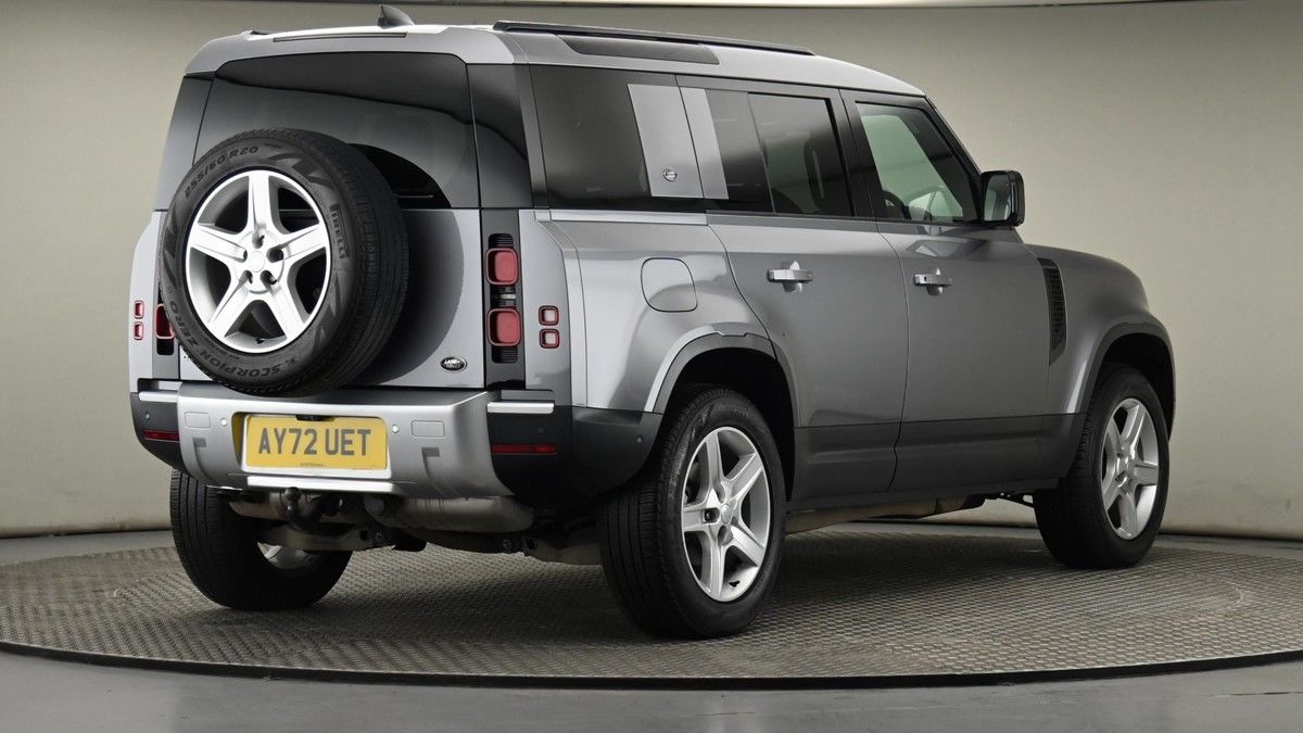 Land Rover Defender 110 Image 26