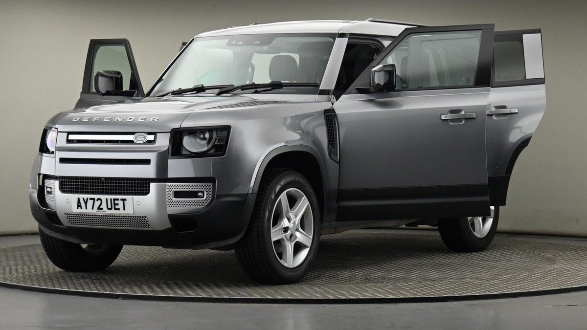 Land Rover Defender 110 Image 28