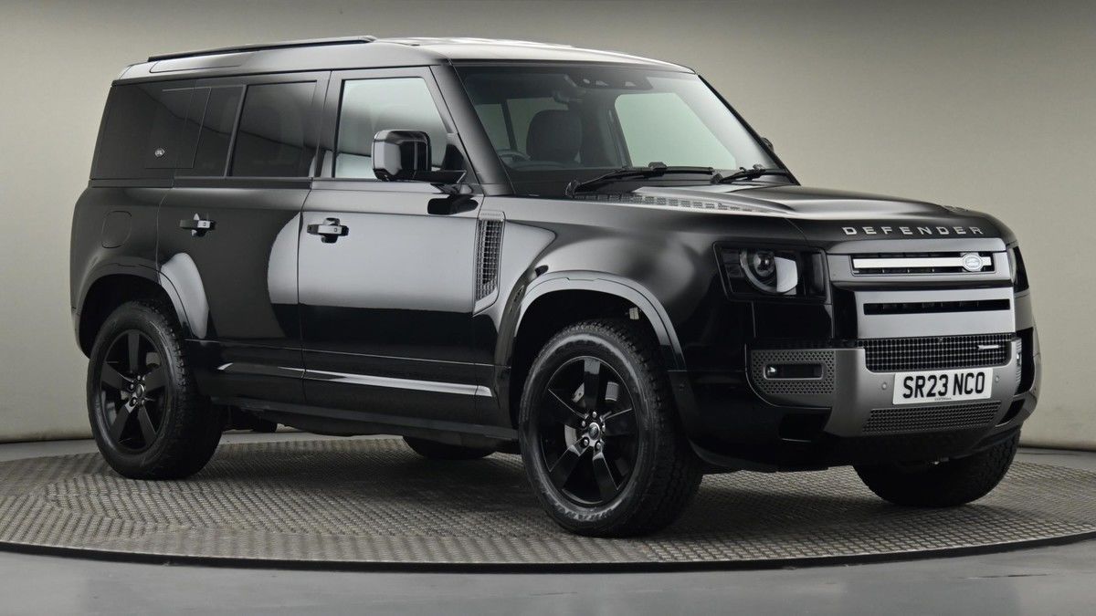 Land Rover Defender 110 Image 19
