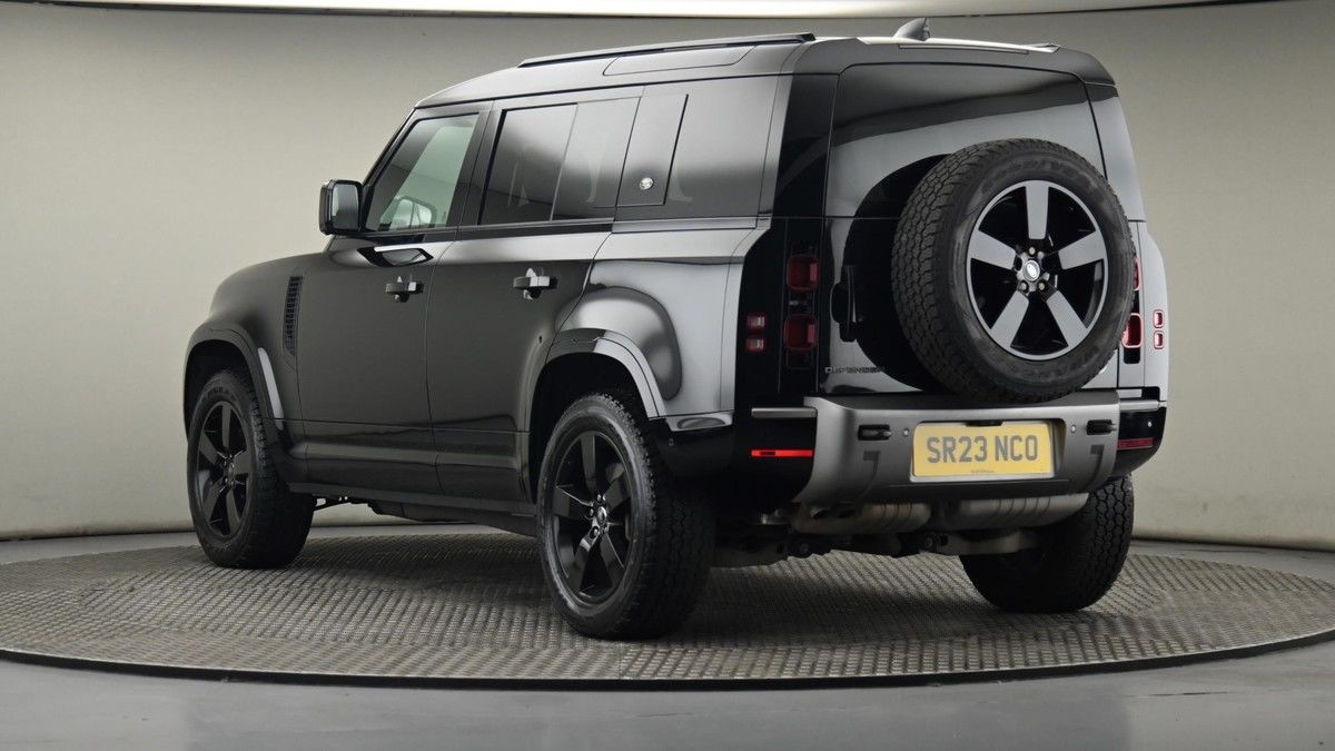 Land Rover Defender 110 Image 23