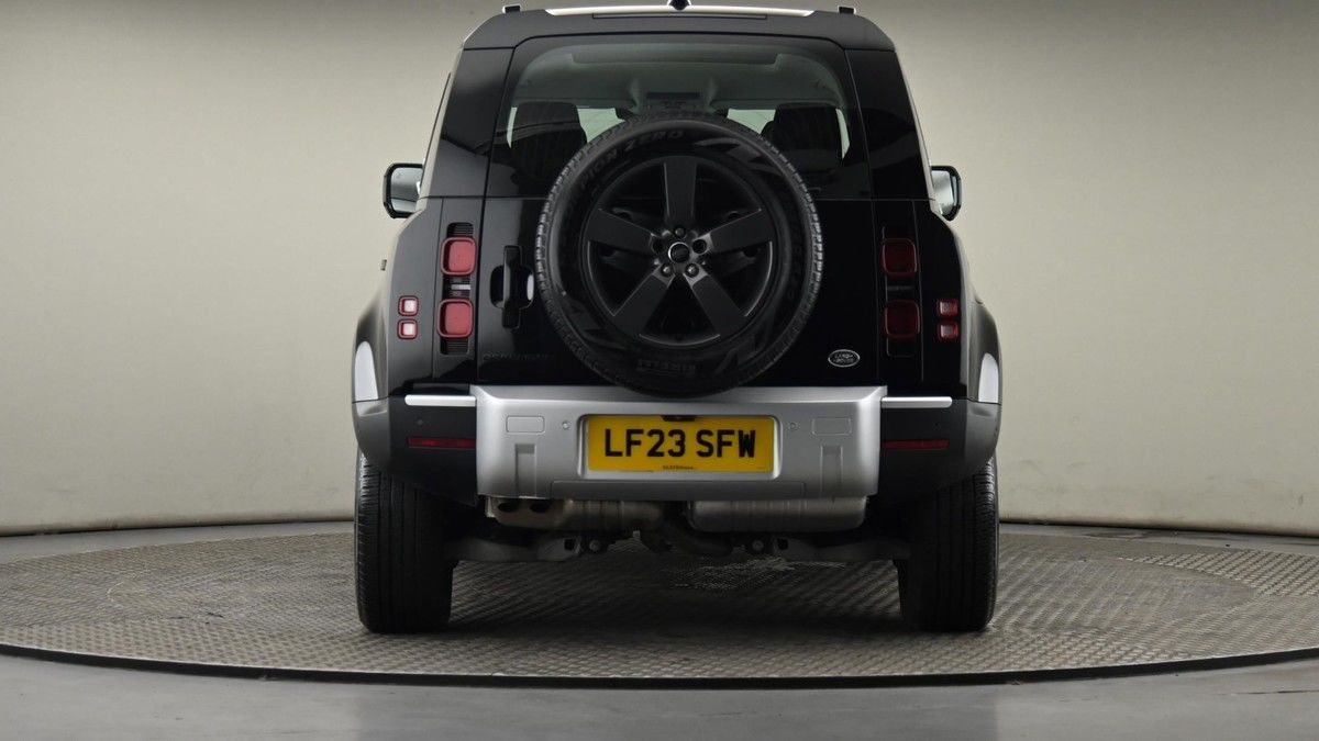 Land Rover Defender 110 Image 25
