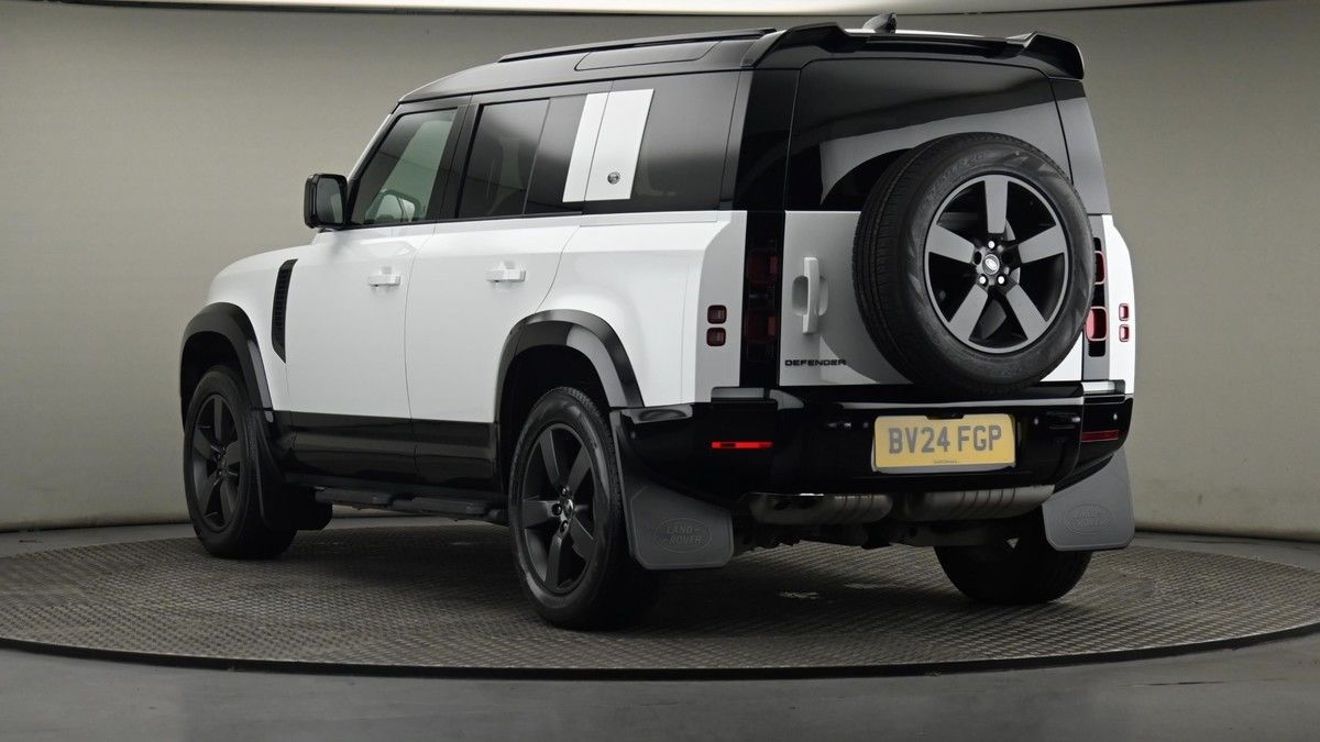 Land Rover Defender 110 Image 24