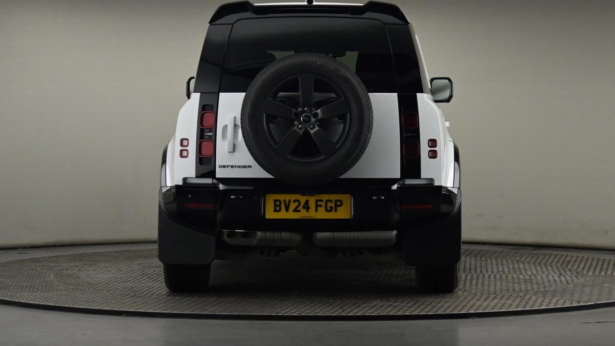 Land Rover Defender 110 Image 25