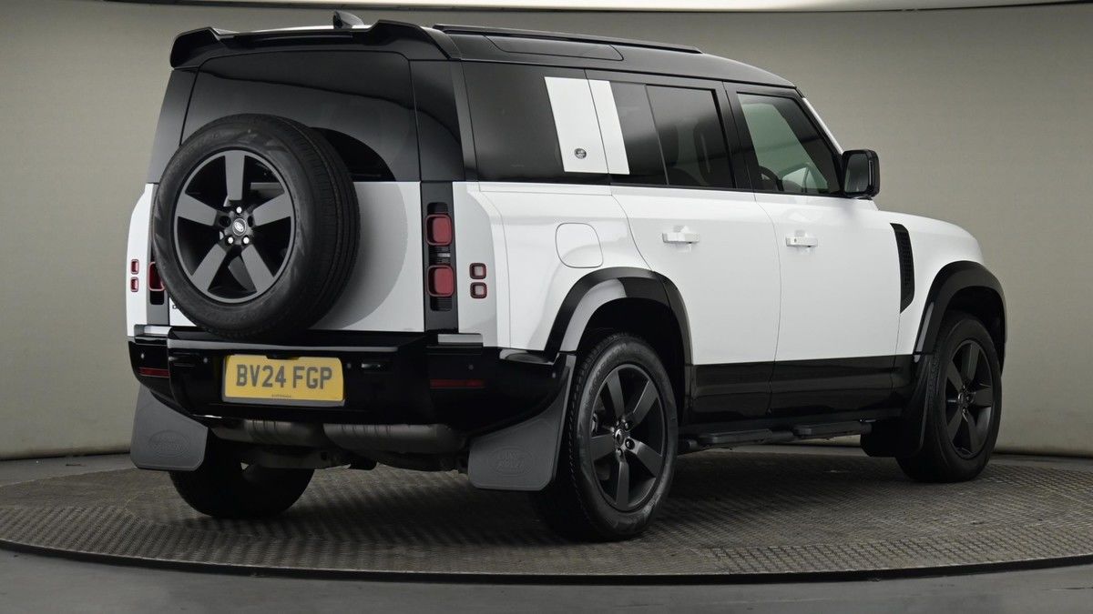 Land Rover Defender 110 Image 26
