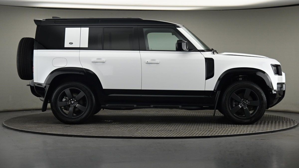 Land Rover Defender 110 Image 27