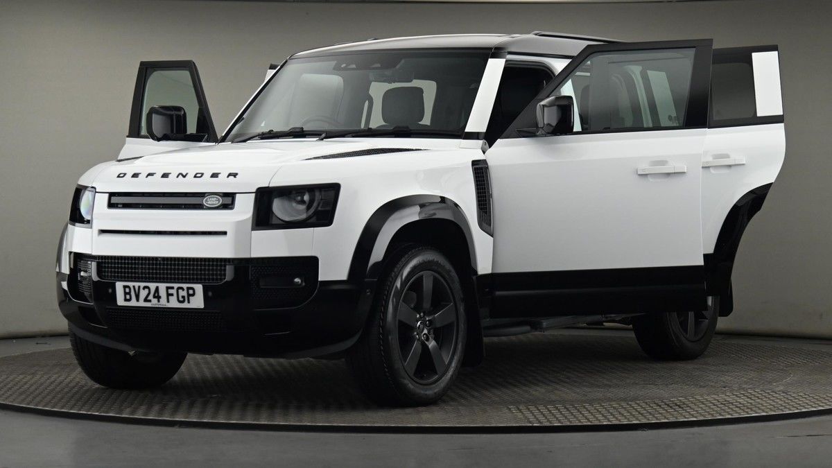 Land Rover Defender 110 Image 28