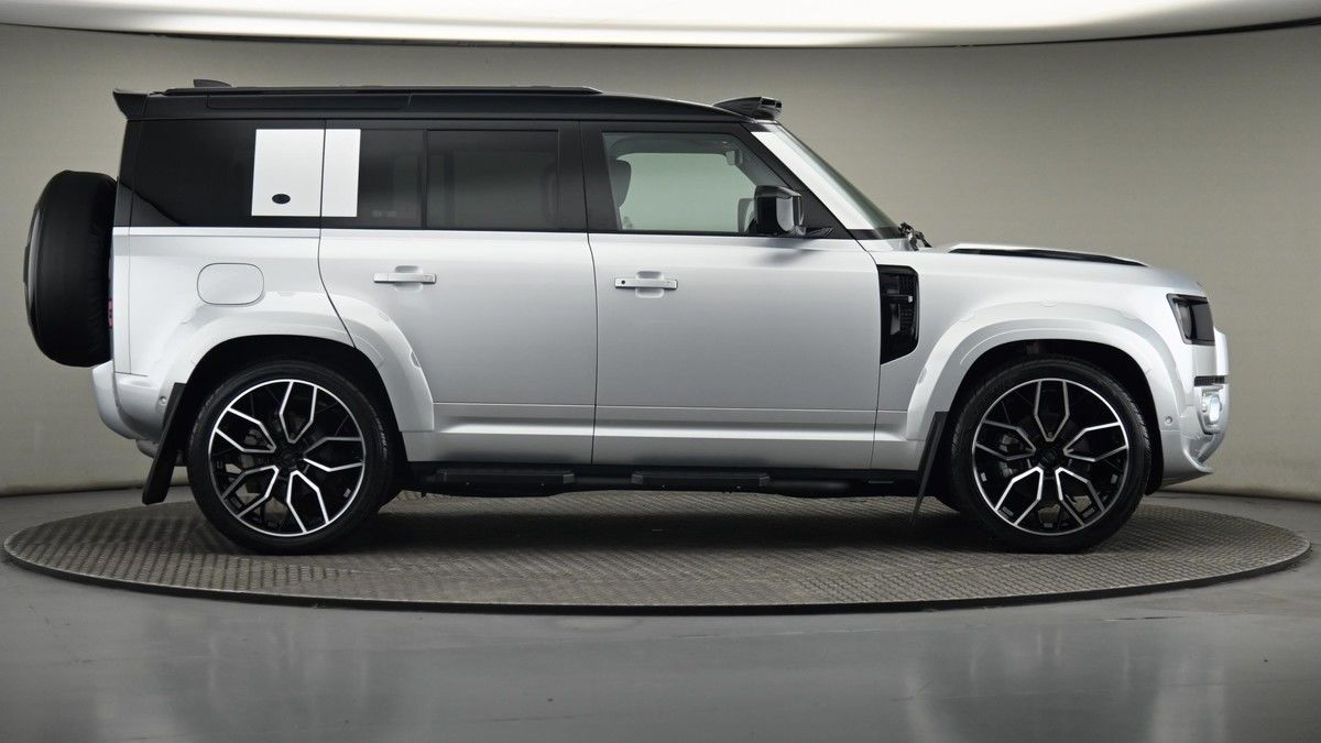 Land Rover Defender 110 Image 27