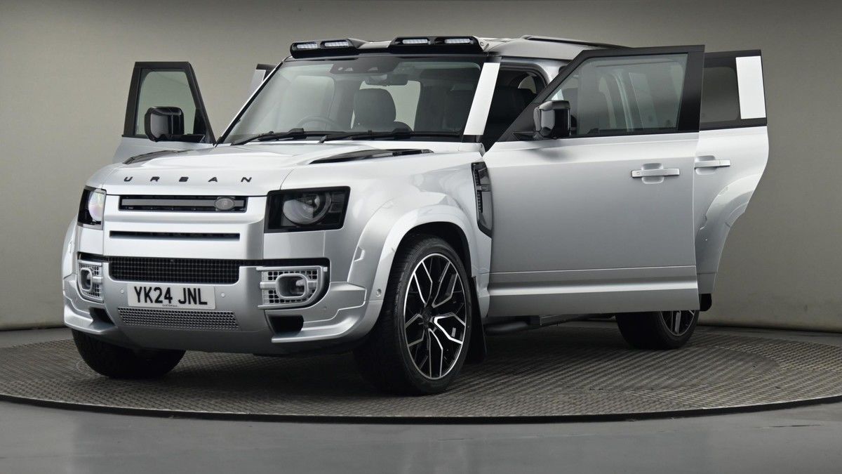 Land Rover Defender 110 Image 28