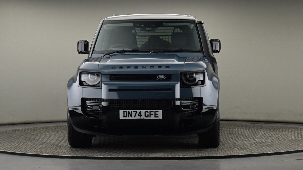 Land Rover Defender 110 Image 21