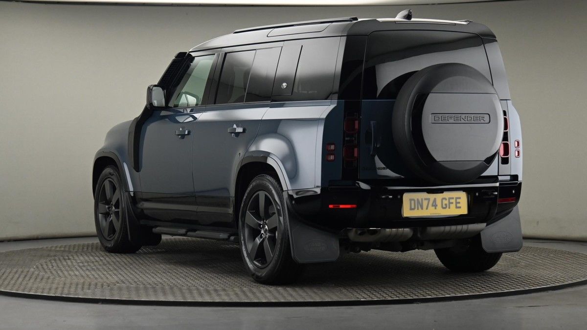 Land Rover Defender 110 Image 24