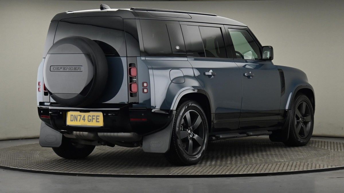 Land Rover Defender 110 Image 26