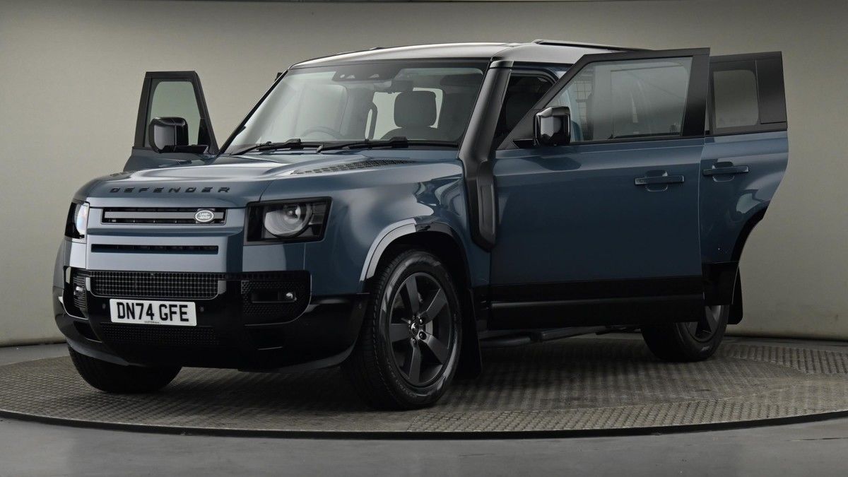 Land Rover Defender 110 Image 28