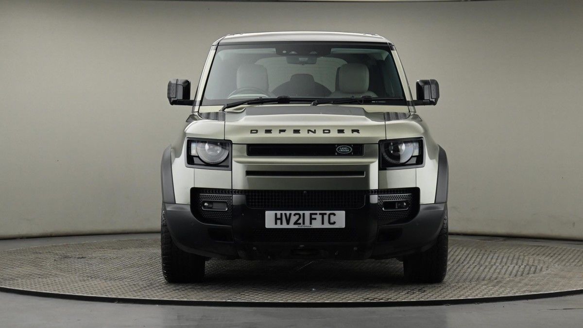 Land Rover Defender 110 Image 21