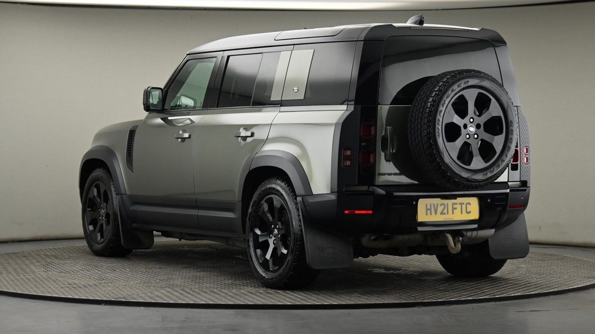 Land Rover Defender 110 Image 24