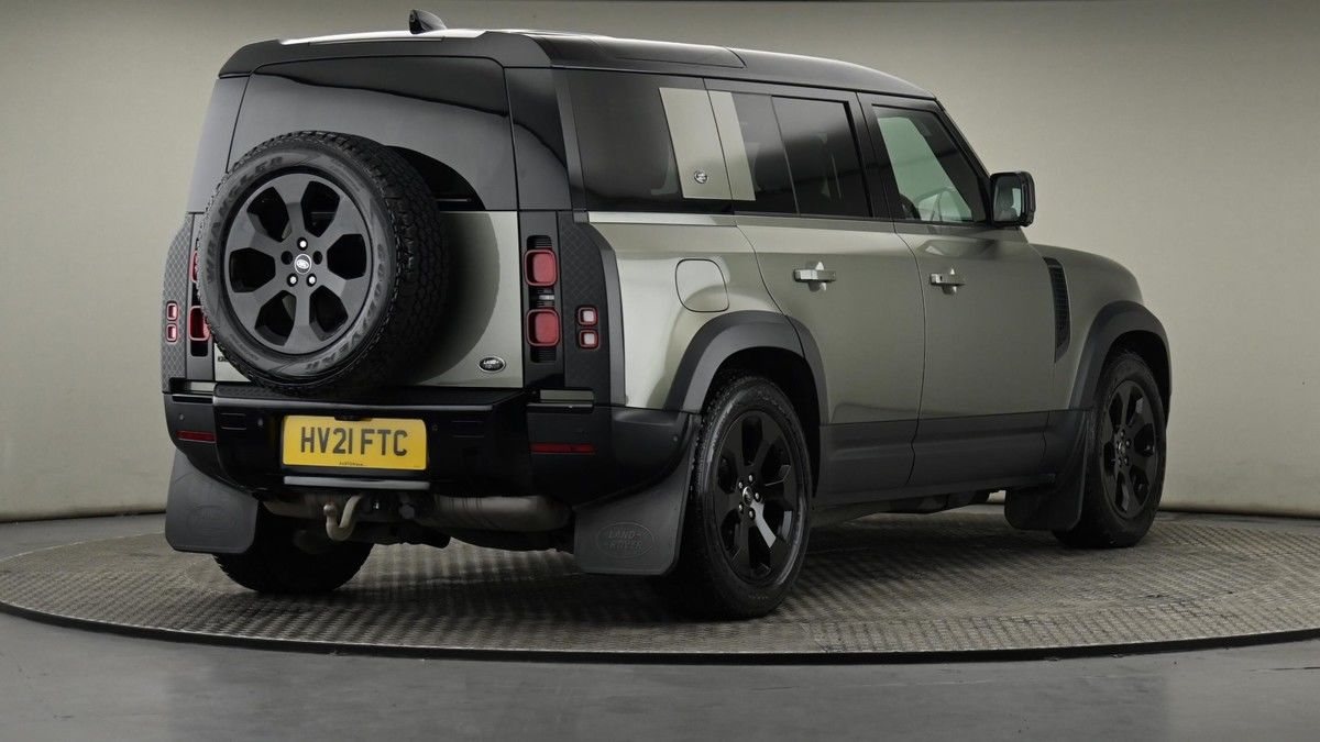 Land Rover Defender 110 Image 26