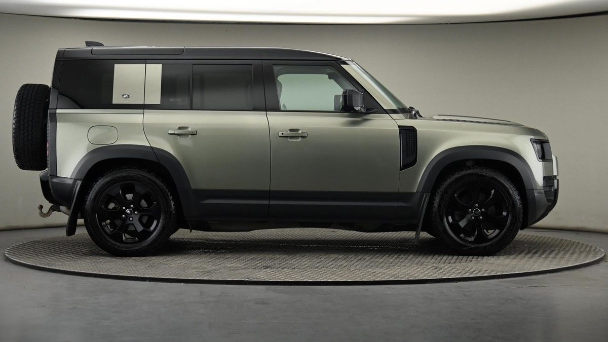 Land Rover Defender 110 Image 27