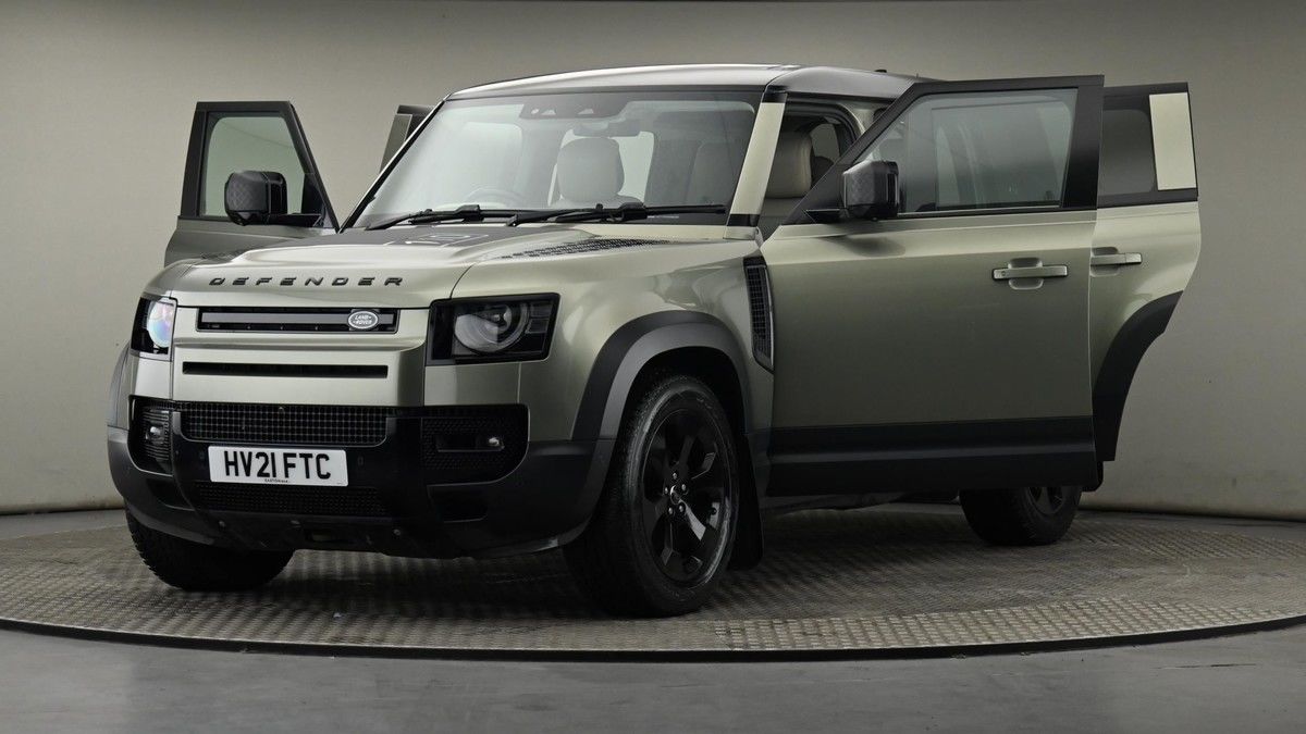 Land Rover Defender 110 Image 28