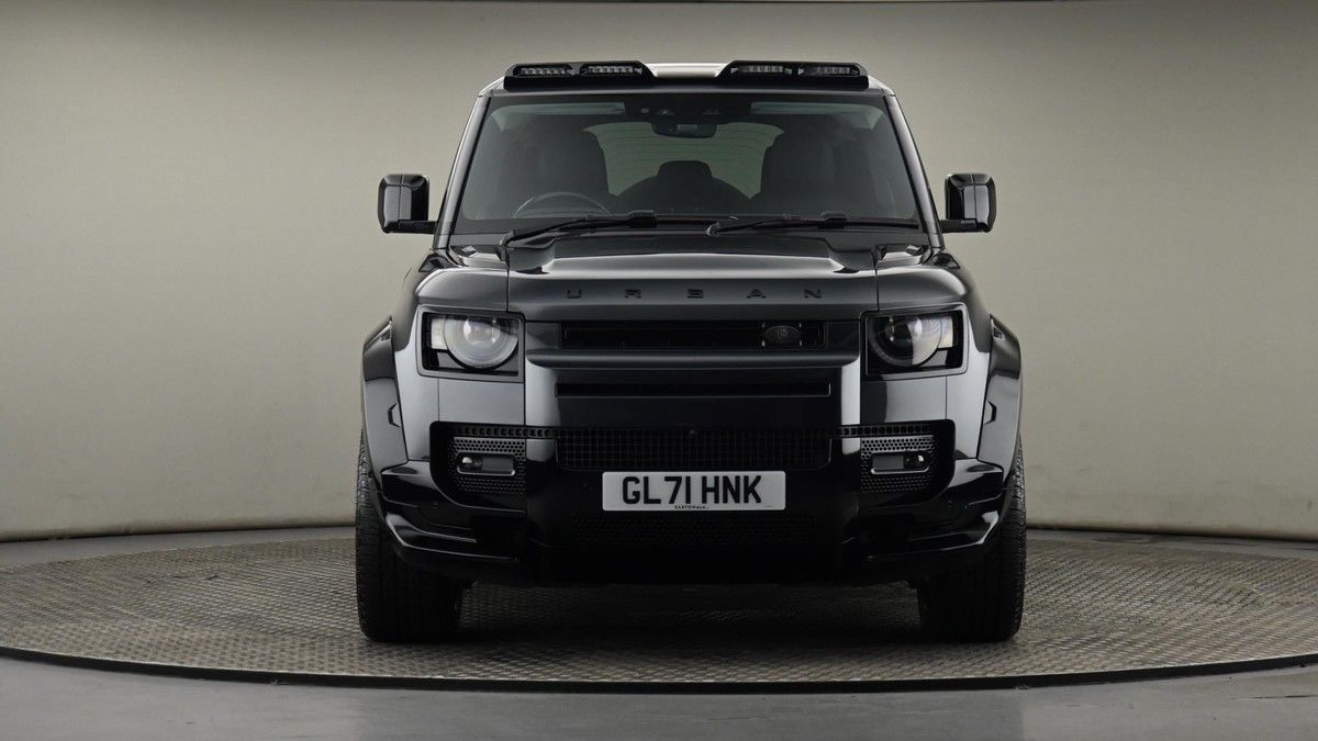 Land Rover Defender 110 Image 21