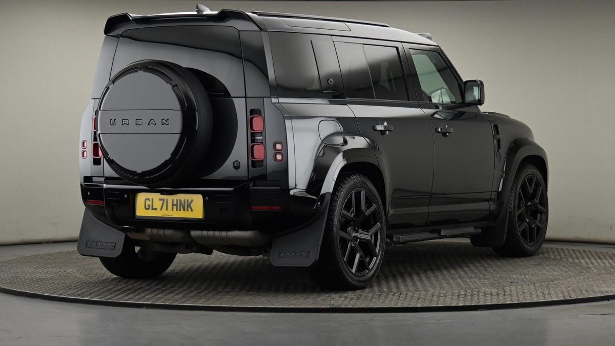 Land Rover Defender 110 Image 26