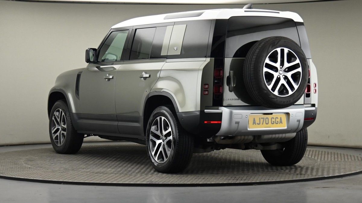 Land Rover Defender 110 Image 23