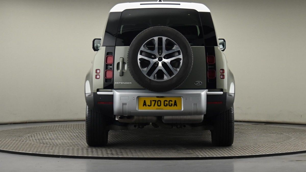 Land Rover Defender 110 Image 24