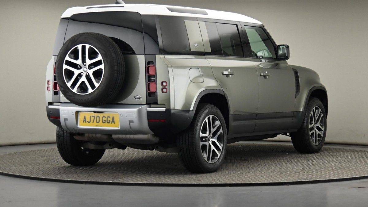 Land Rover Defender 110 Image 25